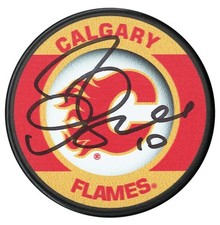 Gary Roberts Autographed Calgary Flames Souvenir Puck NO TARIFFS