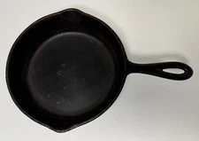 Vintage 8” Hammered Cast Iron Pan Chicago Hardware Foundry 85 C