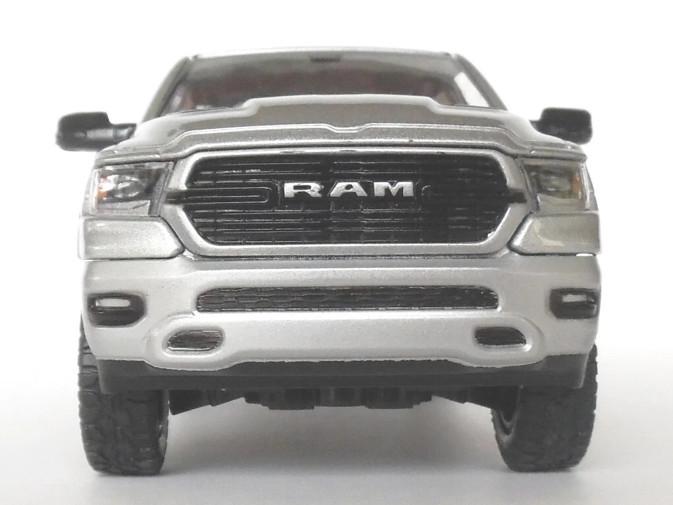 银色 2019 道奇 Ram 1500 Crew 驾驶室皮卡车电机最大 1/27 全新 — 第 2/4 张图片