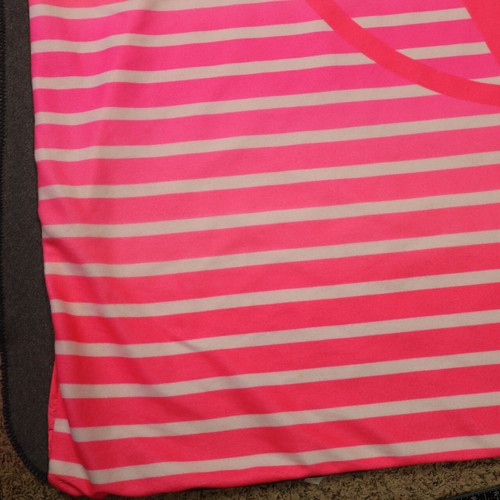 Coperta da spiaggia confezionabile Victoria's Secret con manico logo a righe rosa caldo 55x49 - Foto 7 di 22