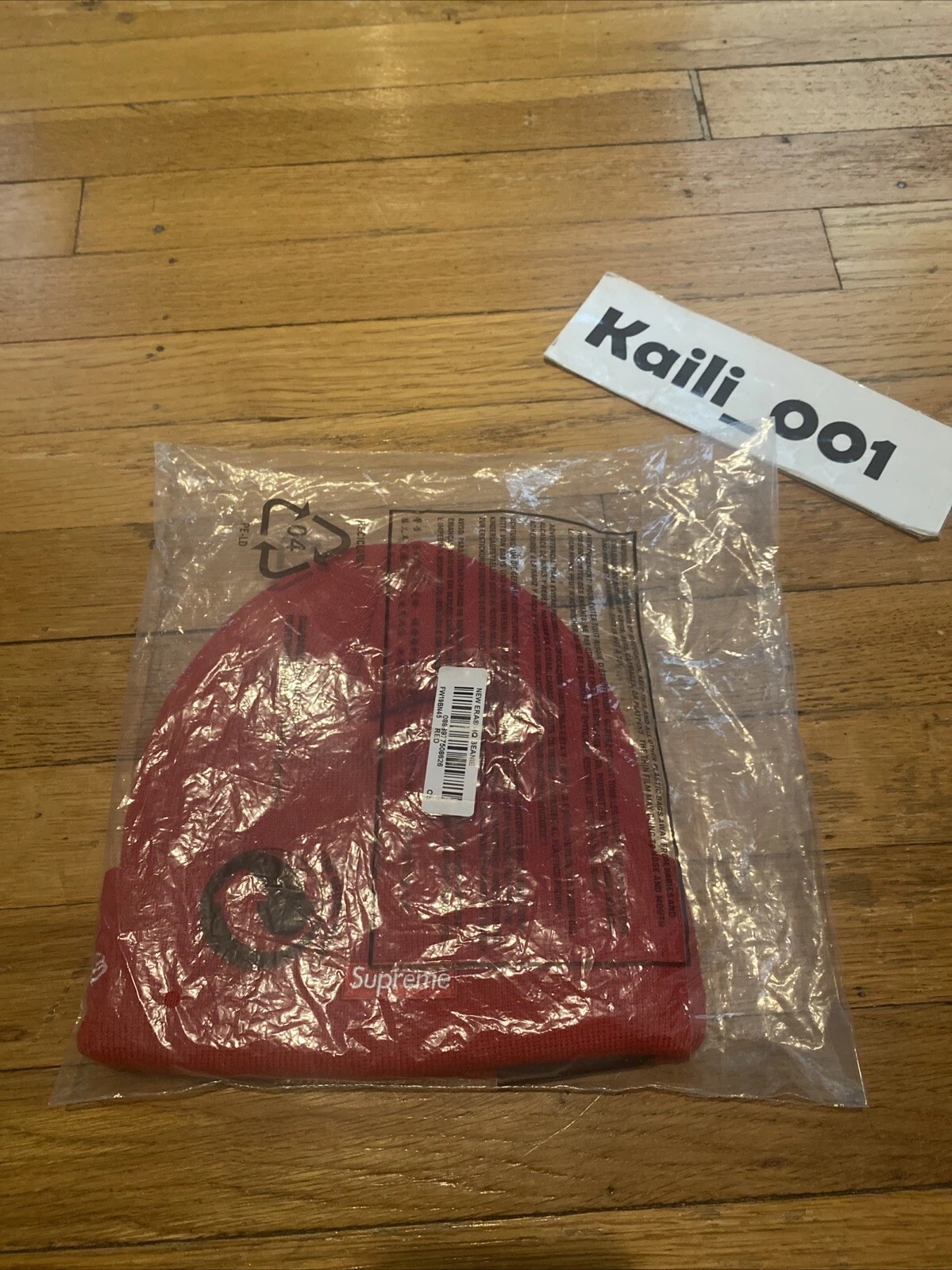 Boîte Supreme New Era HQ Beanie FW19 logo rouge C