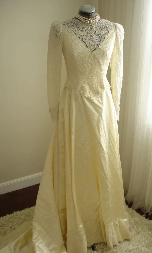 Vestidos de novia de satén de los años 50 champán mangas largas apliques de encaje vestido de novia Foto 2 de 4