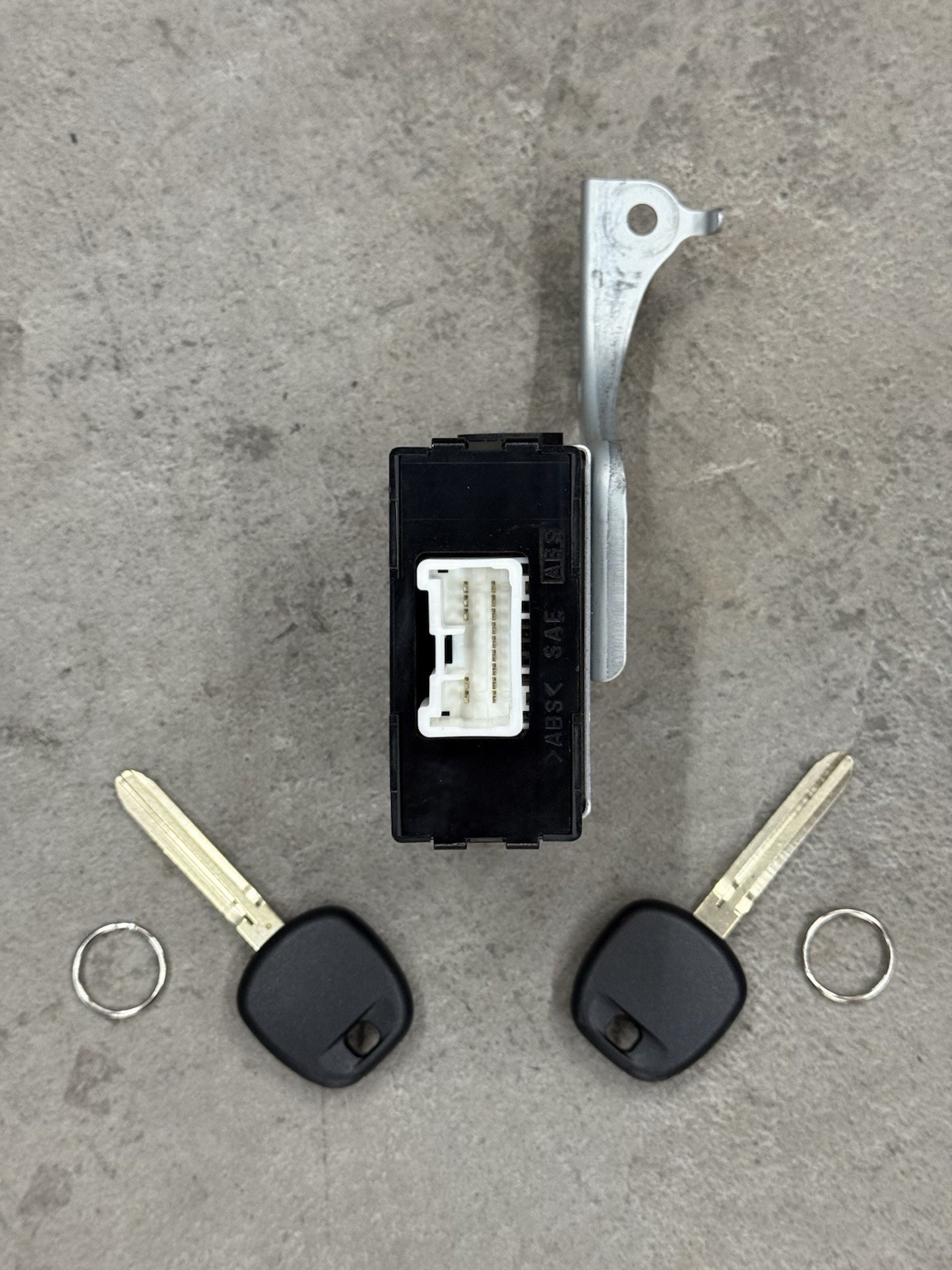 2003-2007 Toyota Sequoia Immobilizer With 2 Programmed Keys Uncut Plug And Play