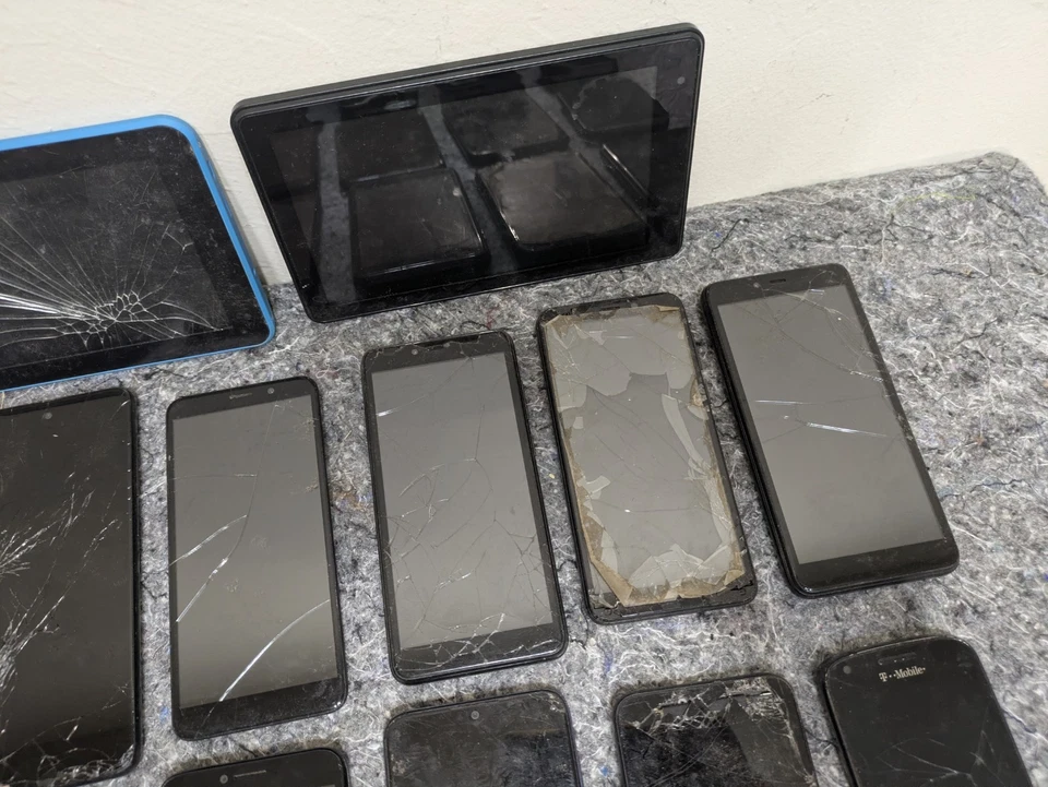 Cell Phone Lot PARTS REPAIR Bulk Bundle As-is Samsung Motorola HTC LG - 28 Piece - Image 3 of 4