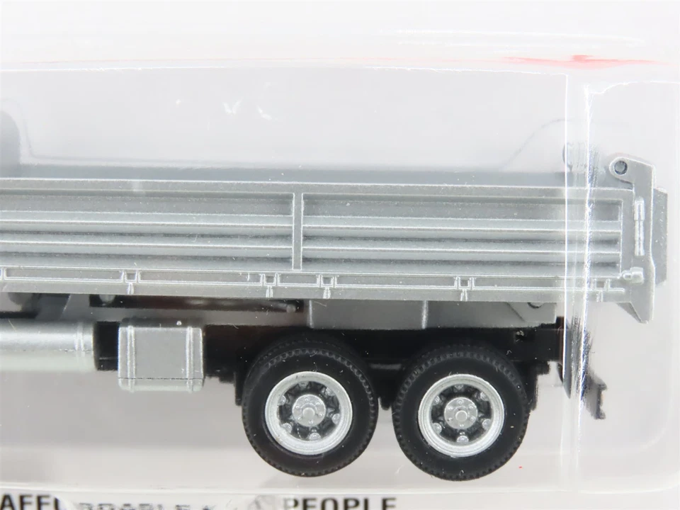 HO Scale Boley Dept 1-87 International Trucks 4105-76 Dump Truck White/Silver  - Image 4 of 4