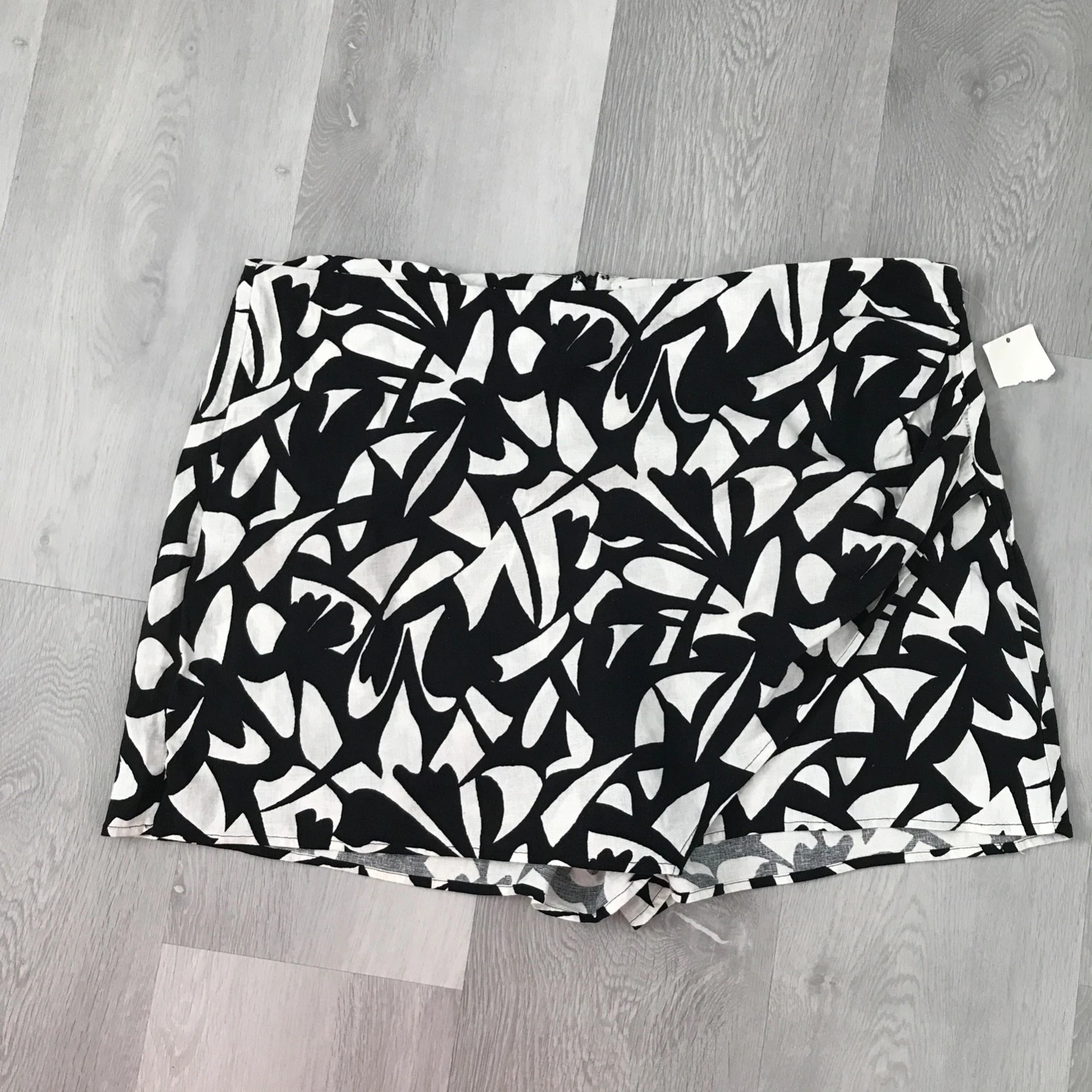 A New Day Linen Shorts 20 Plus Size Black White Skort Zipper Beach Resort Wear