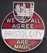 BRISTOL CITY ARE MAGIC Vintage badge Maker COFFER N'ton Brooch pin 26mm x 31mm