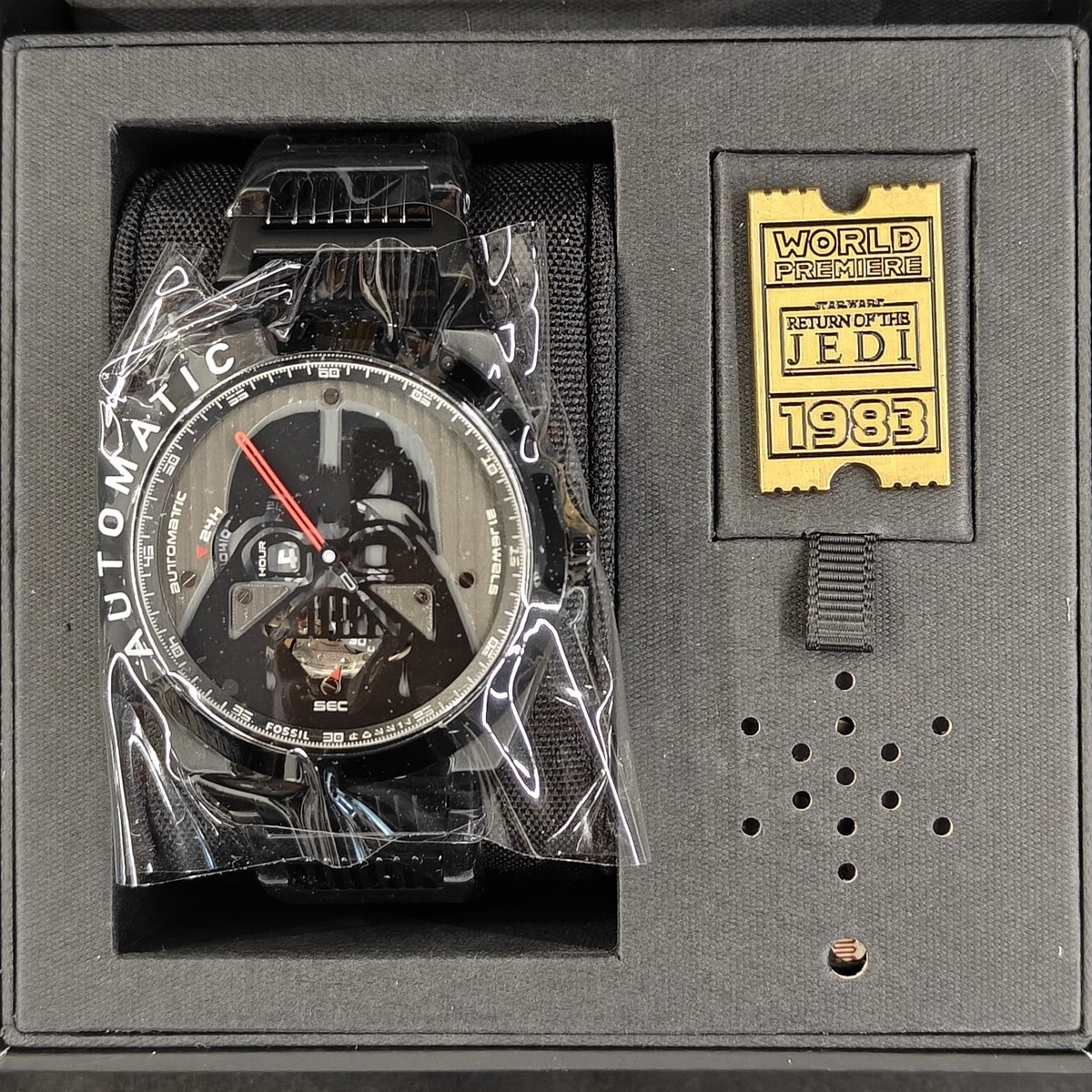 FOSSIL Star Wars collaboration DARTH VADER Wrist Watch 40th FOSSIL Star Wars collaboration DARTH VADER Wrist Watch 40th