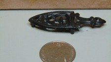 VINTAGE MINI FOOTED SAD IRON TRIVET CAST ALUMIUM