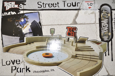 Tech Deck Street Tour Love Park Philadelphia P.A. Spielset - 2010 - Legend - Neu/Versiegelt