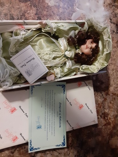 Erbstück Porzellan Puppe 11" Diamond Jo Casino in Box Echtheitskarte Joclyn - Bild 6 von 7