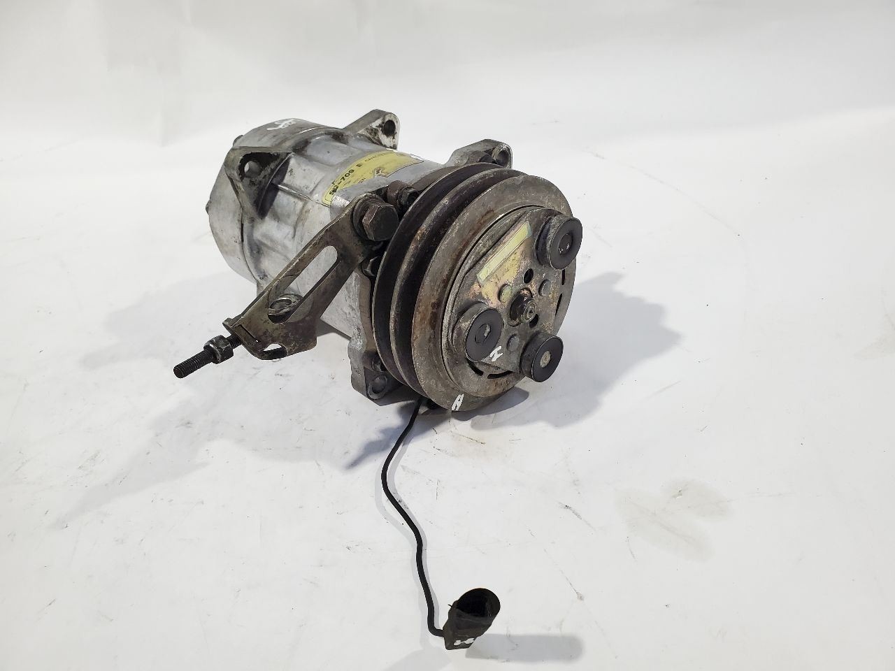 1991 Bentley Turbo R OEM AC Compressor 6.8L V8 RWD