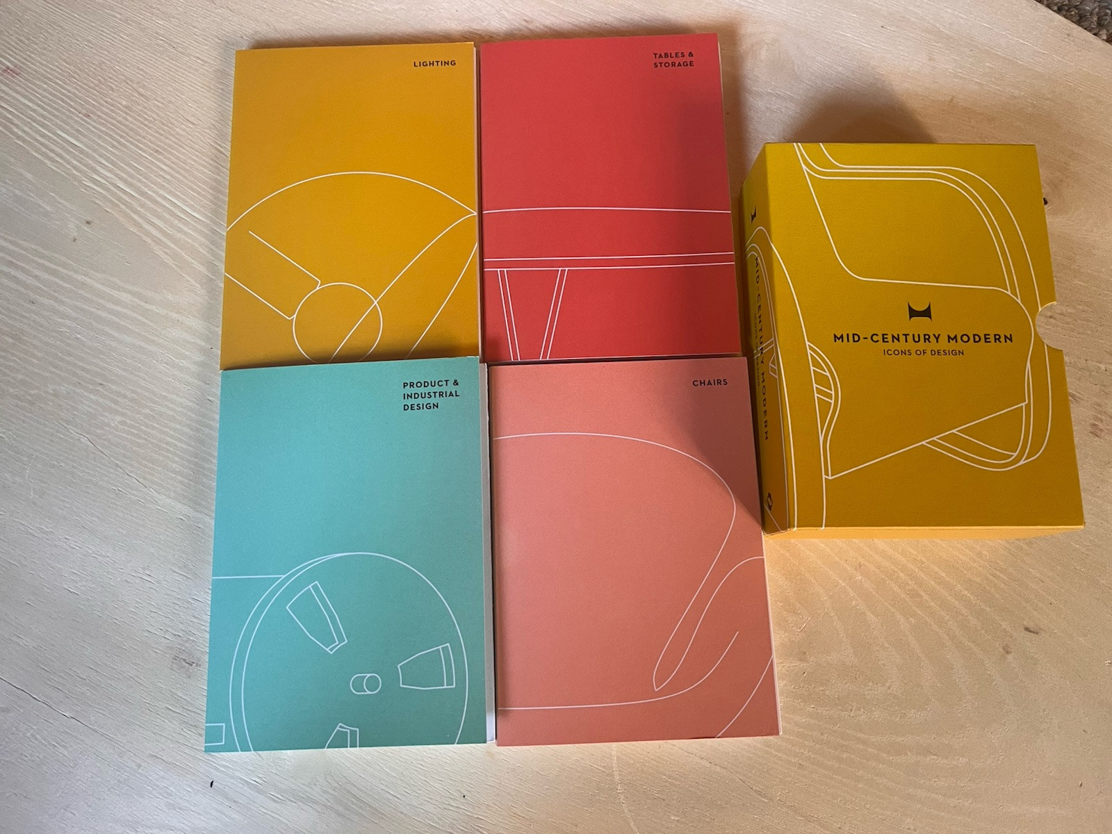 Mid -Century Modern Icons of Design 4 Books Boxed Set  Thames&Hudson, GB, 2016