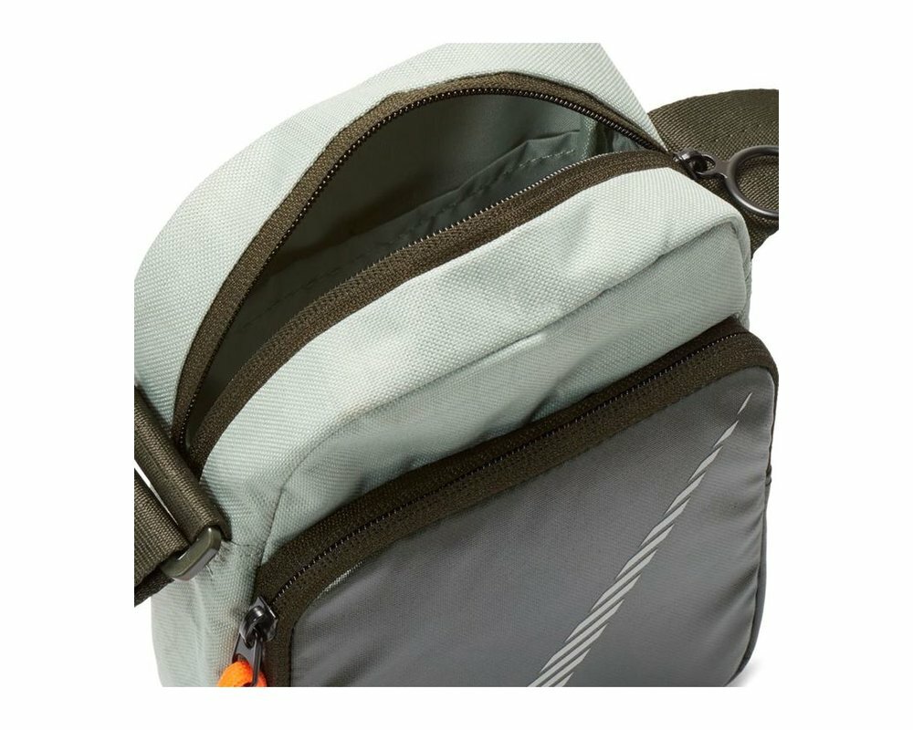 Nike Heritage Winterized Crossbody Small Bag Items Smartphones Carry