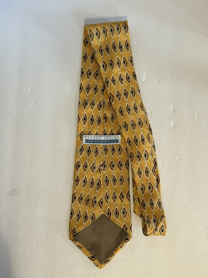Perry Ellis Portfolio 100 Percent Silk Mens Tie Gold Geometric Pattern 60 Inches - Image 2 of 4