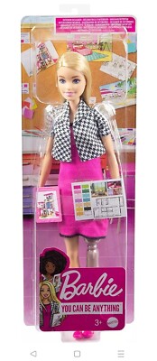 Barbie Interior Designer Puppe blond rosa Kleid schwarz Jacke Beinprothese