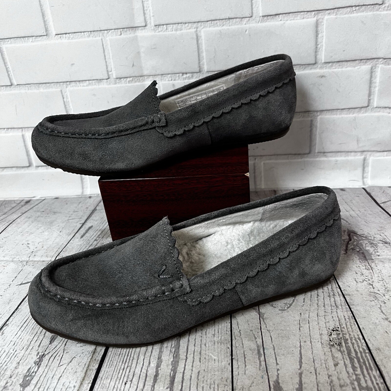 Vionic McKenzie Grey Suede Shearling Slippers Coz… - image 2