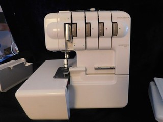 Kenmore Overlock 3/4D Serger Sewing Machine Model 16642 w/ Pedal & Acc READ !!