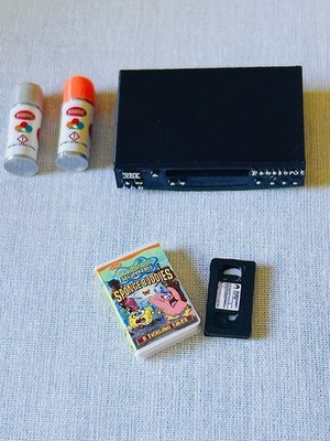 New Photo Props-1/12 Scale-2 graffiti cans, Mini VCR-W/Sponge Bob-VHS-REALISTIC