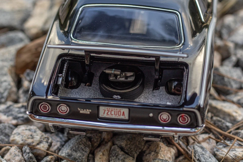 *NEW ACME EXCLUSIVE* - A1806137HT- 1972 Plymouth 'Cuda 340 - 1:18 model by ACME - Image 4 of 4