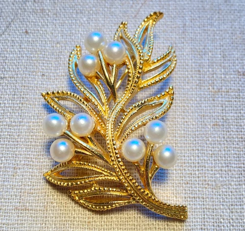Vintage Jewelry Signed TRIFARI Gold Plated & Faux Pearl Leaf Brooch