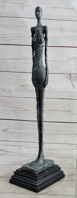 Mujer calipigia (Altura: 35 cm). Prueba en bronce patina…