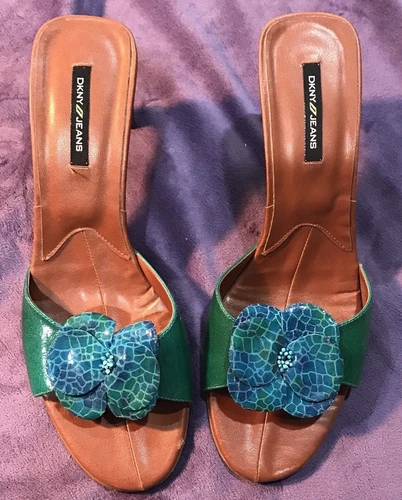 DKNY JEANS Sandals Mules Slides Heels Green / Blue Flower Petals Size 9