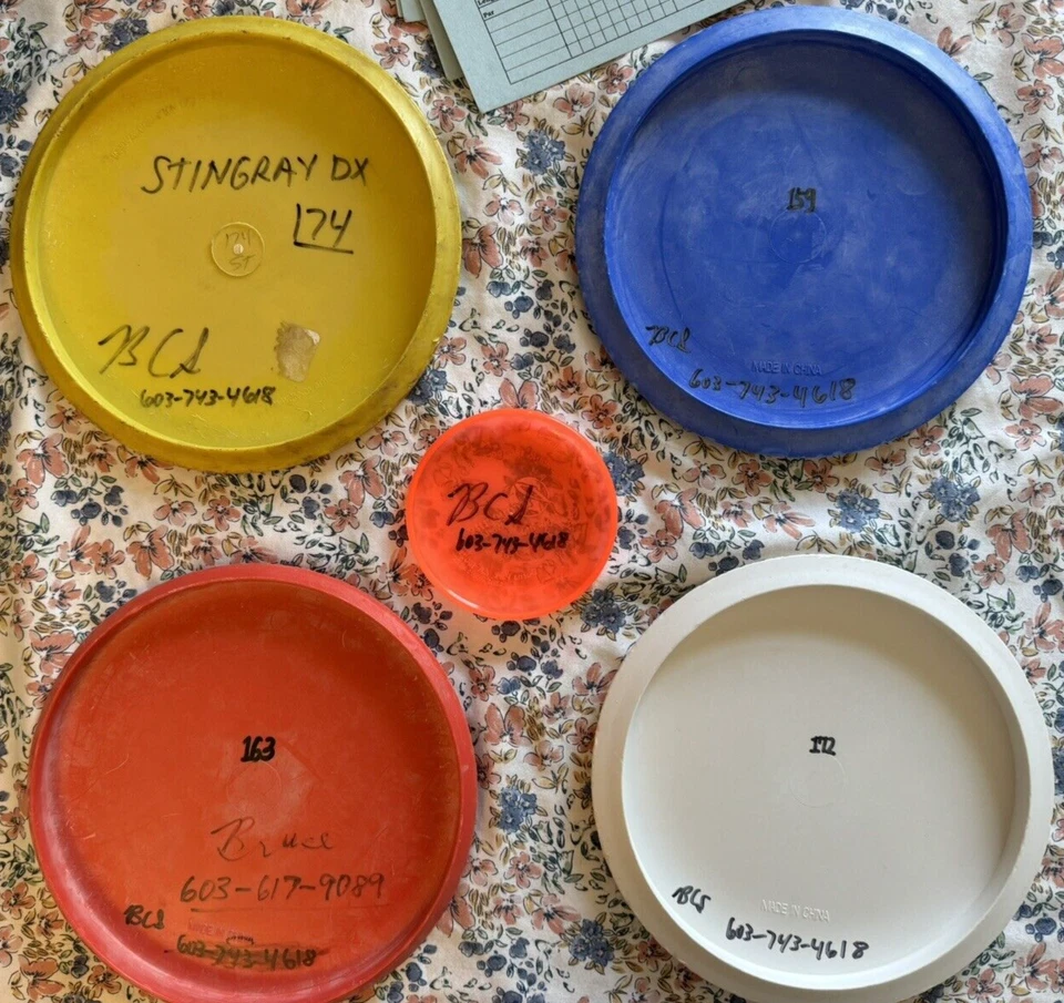 Стартовый лот для диск-гольфа, новая сумка Innova, 5 дисков, книга, многое другое. Отличное состояние товара! - Изображение 3 из 4