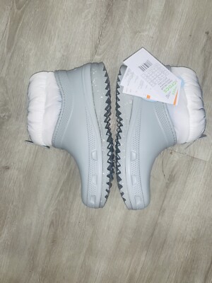 Crocs Classic Neo Puff Shorty Boot Light Gray White Women s Size 6 (207311-00J)