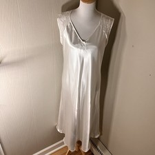 Oscar de la Renta Pink Label White Satin Floral Design Nightgown Large