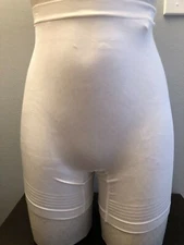 NWT Maidnform 6/S Flexees Lite Control Seamless Shaping Shorty Shapewear #83029
