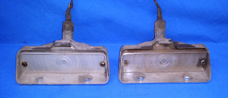 Par de carcasas de lámparas de estacionamiento AMC 1967-1970 3576762 Foto 2 de 4