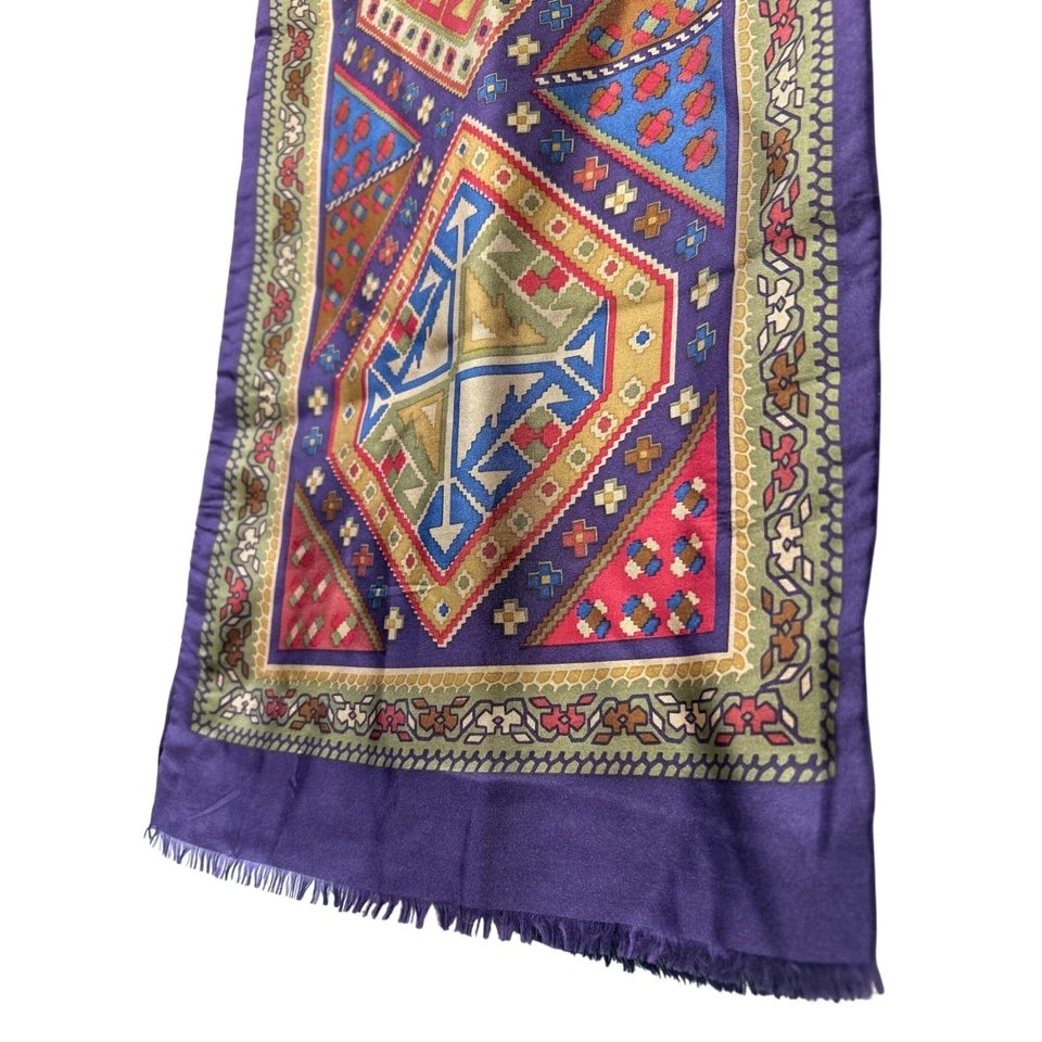 Bufanda de seda Givenchy Monsieur para hombre púrpura patrón geométrico accesorio de lujo usada en excelente estado Foto 3 de 4