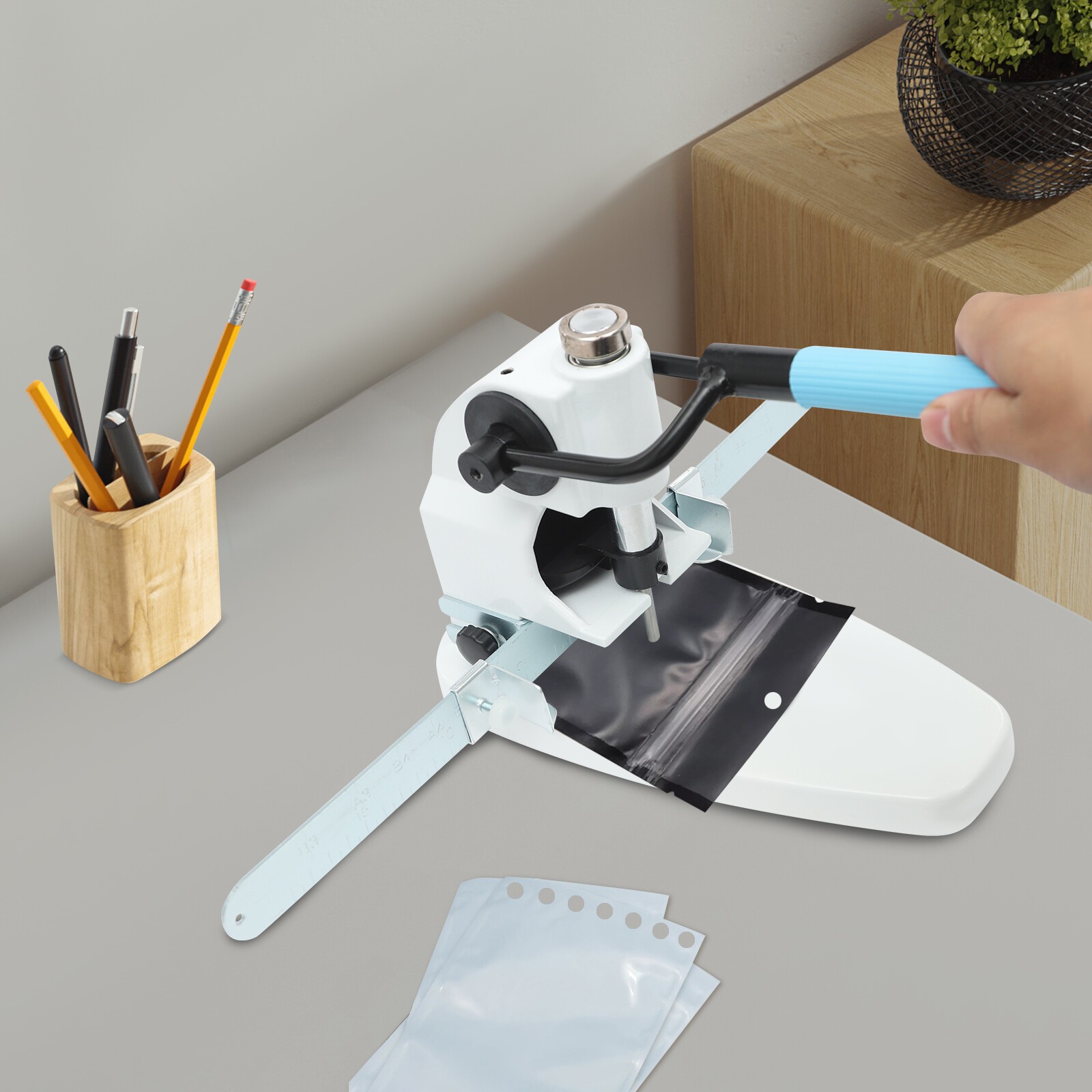Manual Single Hole Punching Machine Paper Hole Puncher for Office 26.5*13*37cm