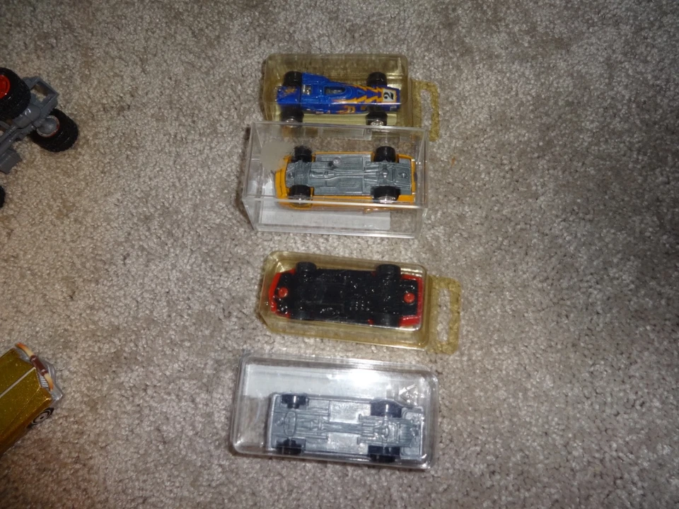LARGE VINTAGE ORIGINAL LOT 17 DIECAST TRUCKS CARS MOTORCYCLE MATCHBOX HOT WHEELS - Image 3 of 4