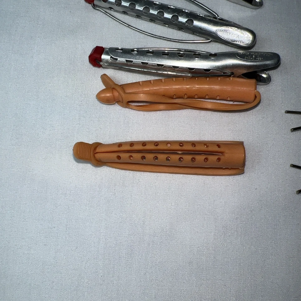 Lote Vintage de Rolos Perm de Metal Vários Clipes de Cabelo Clipes de Onda e Alfinetes Bobby  - Imagem 4 de 4