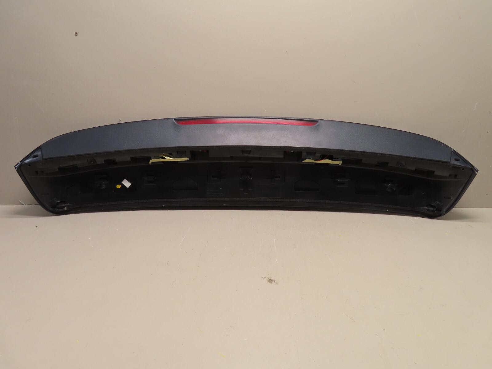 2016-2020 BENTLEY BENTAYGA REAR ROOF SPOILER WING BRAKE LIGHT OEM 36A 827 933