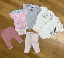 Lot of 6 Baby Girl 0-3M and 3M Onesies Bodysuit, Leggings/Pants Carter's Gerber