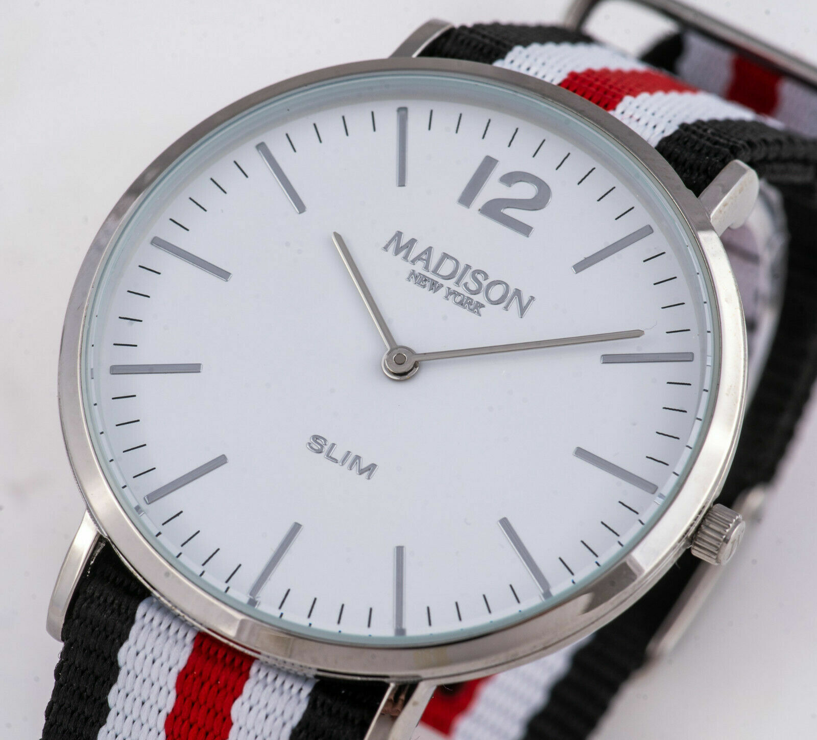 Montre homme Madison New York Slim noire et blanche M30 neuve