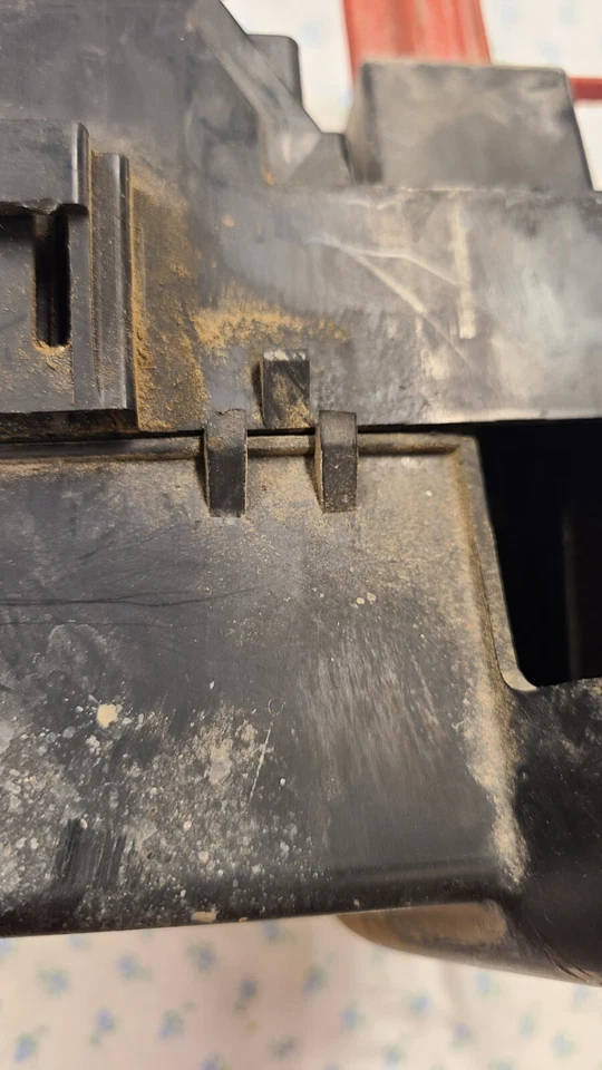 2003-2005 Chrysler PT Cruiser Engine Fuse Box Relay Junction OEM - Image 2 of 4