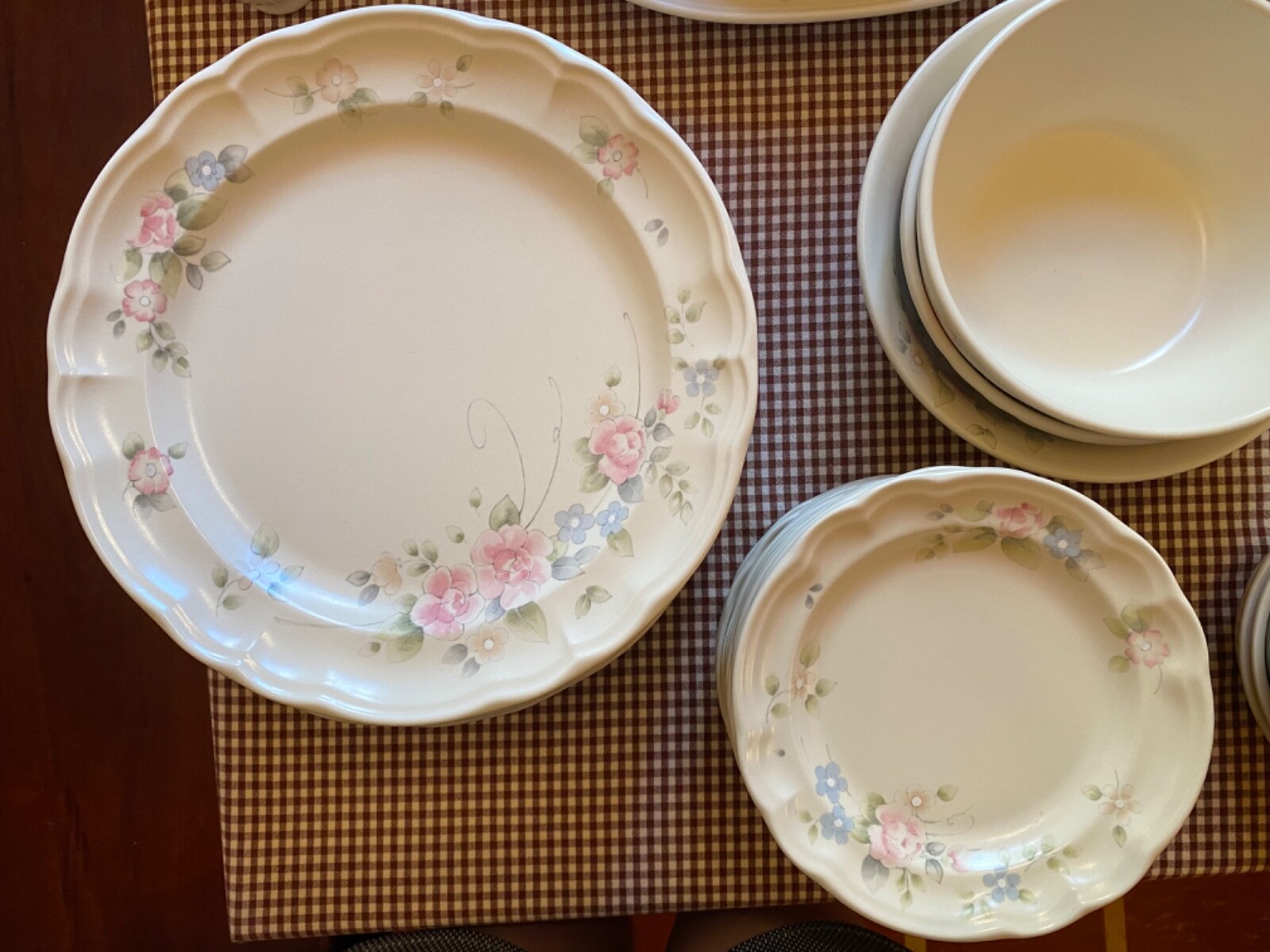 Pflatzgraff Tea Rose Vintage Plates Cups and Dinnerware/Tea Set 80