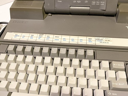(1989) Vintage Toshiba T3200 Laptop. Turns On, As Is. - Picture 5 of 12