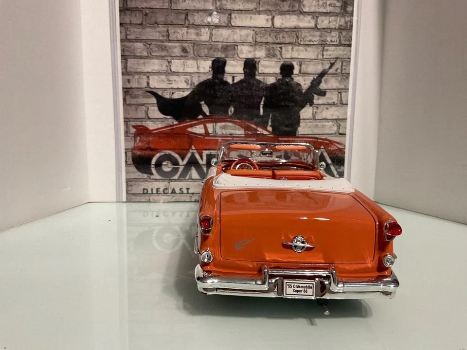 1:18 WELLY 1955 OLDSMOBILE SUPER 88 CORAL SPIDERING ON HOOD SEE PIC - Image 4 of 4