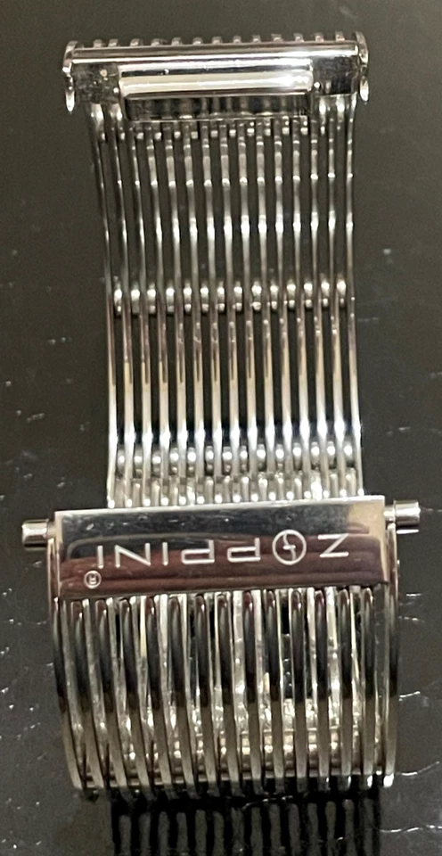 Elegante brazalete ancho con bisagras de acero inoxidable Lord & Taylor Zoppini Italia Foto 2 de 4