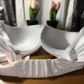 Victoria Secret White Lighty Lined 36D Body By Victoria Perfect Shape Push Bra