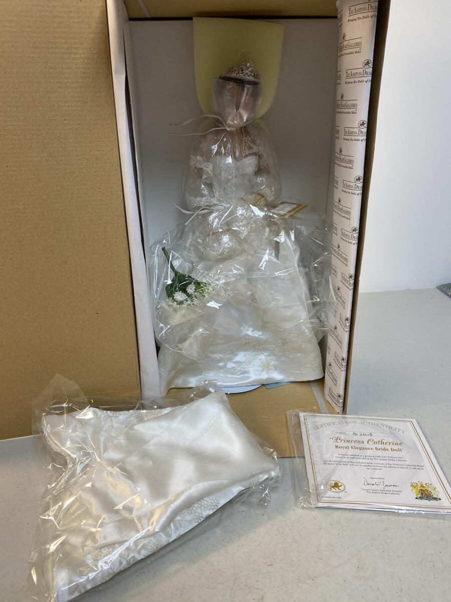 ASHTON DRAKE GALLERIES PRINCESS CATHERINE ROYAL ELEGANCE BRIDE DOLL
