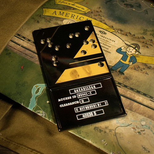 Fallout Limited Edition Nuclear Keycard Replica - Picture 7 of 16