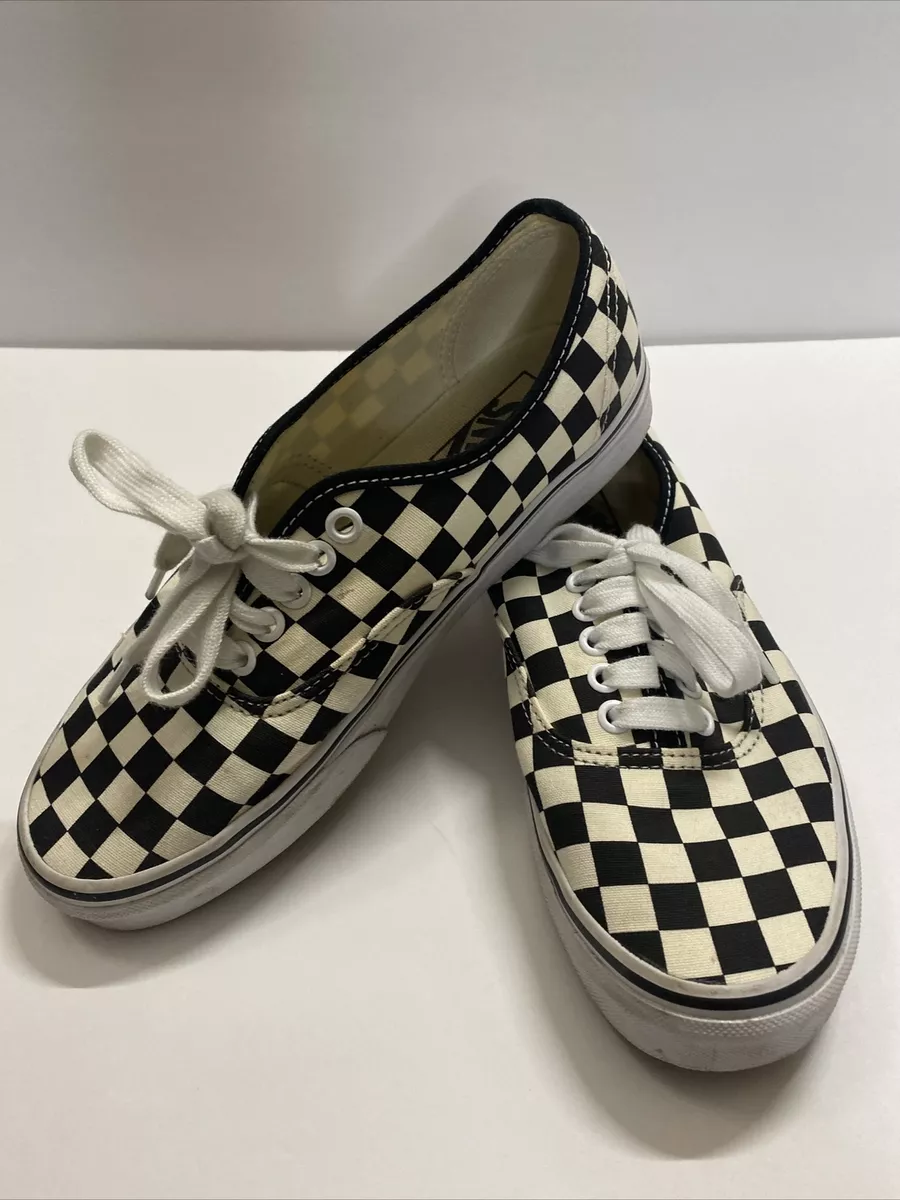 Black and white sales checkered vans with laces