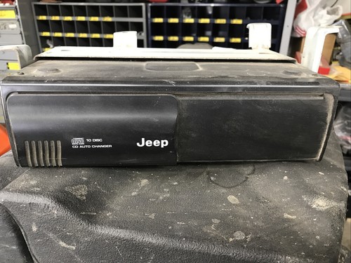 10 disc car cd changer out of 2004 Jeep Grand Cherokee p/n P56042129A1
