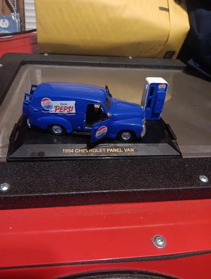 Road Champs Pepsi 1954 furgoneta Chevy panel con máquina expendedora Foto 2 de 4